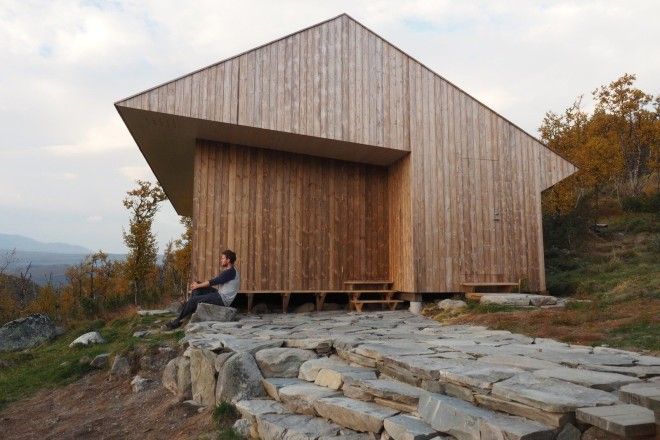 Норвежский загородный дом с видом на реку