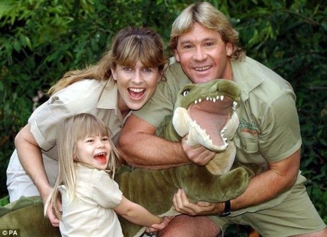 Картинки по запросу bindi irwin with father