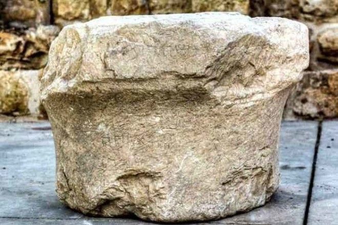 Религиозный артефакт каменный постамент Пкиина