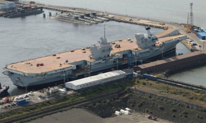 HMS Queen Elizabeth Стоимость 93 млрд Королева Елизавета едва сошедшая со стапелей стала крупнейшим боевым кораблем Соединенного Королевства Этот авианосец чье техническое оснащение считается чуть ли не лучшим в своем классе способен осилить путешествие в 10 000 морских миль без дозаправки можно подумать что Великобритания всерьез собирается вернуть себе статус Королевы морей