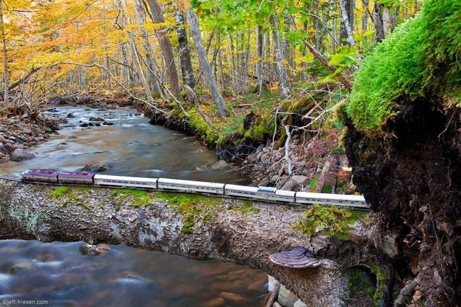 Фотограф запечатлел поезда-призраки, которые путешествуют по просторам Канады