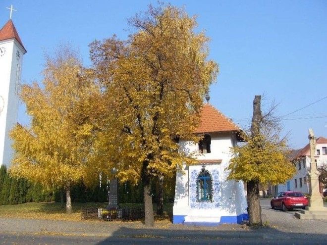 90летняя жительница Чехии превратила свою деревню в артгалерею