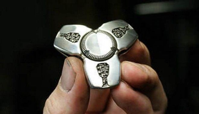 Спиннер «Black Lotus Tri Spinner Sterling Silver».