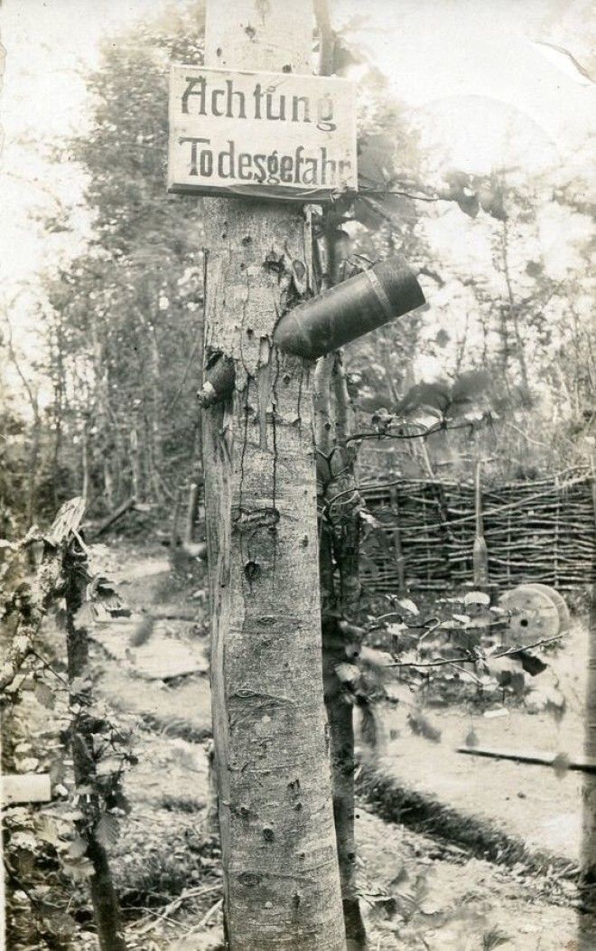 Исторические фото из серии Пробил но не убил военное война исторические фото не взорвался пробил снаряд судьба чудо