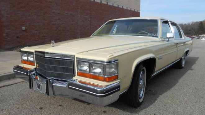 Cadillac Fleetwood Brougham Sedan 1982 года