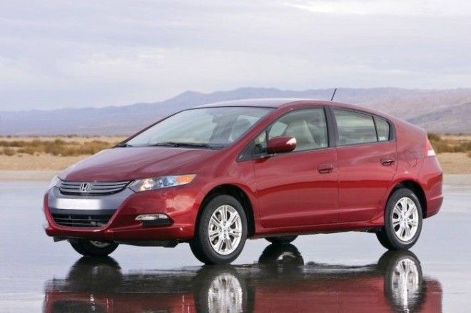 Японский гибридный автомобиль Honda Insight EX второго поколения Фото cheatsheetcom