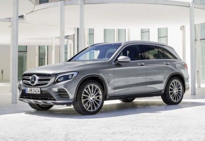 Компактный немецкий кроссовер Mercedes GLC 2018 года Фото dromru