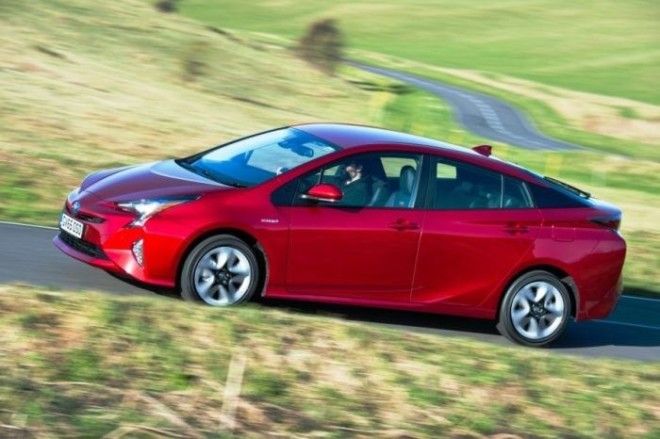 Японский гибридный автомобиль Toyota Prius третьего поколения Фото readcarsco