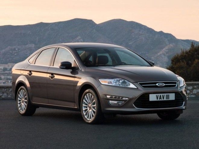 Среднеразмерный седан Ford Mondeo третьего поколения Фото dromru