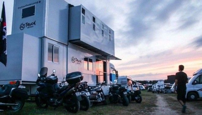 Truck Surf Hotel с 2017 года путешествует по миру в компании единомышленников