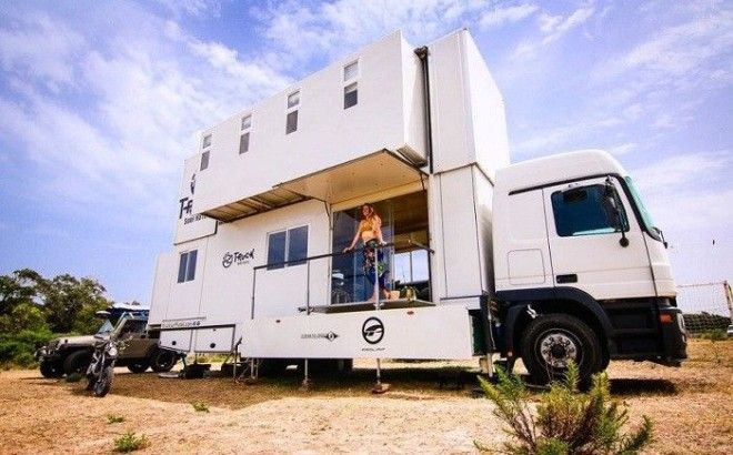 Так выглядит Truck Surf Hotel на парковке