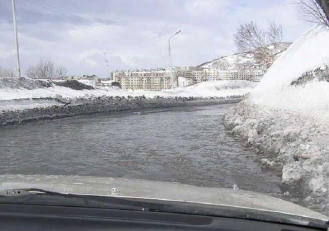 Sужчина сфотографировал заснеженную машинуа на утро не поверил своим глазам