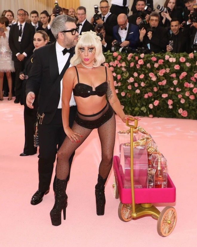 Леди Гага на Met Gala 2019