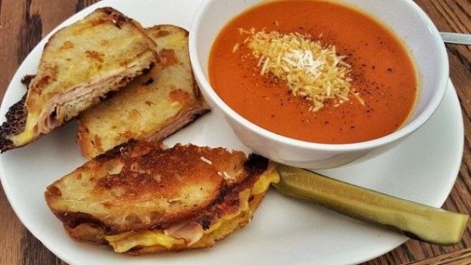 Grilled cheese with tomato soup USA