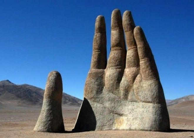Скульптура Рука пустыни