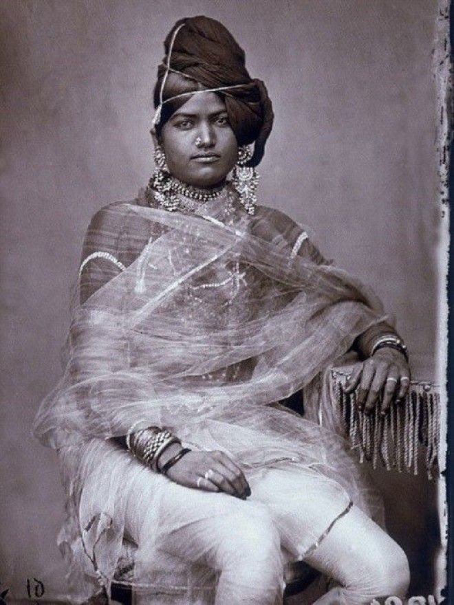 Одна из женщин из придворного гарема махараджи