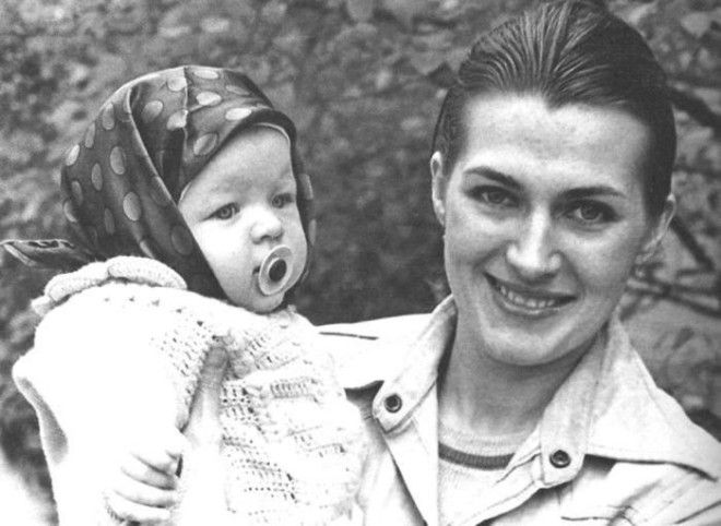 Галина Логинова с дочерью Миллой Киев 1976 Фото nnmme
