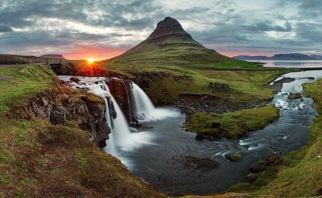 Исландия Вот уже шестой год подряд Исландия остается самой безопасной страной в мире. Скандинавы имеют меньше всего убийств, меньше всего заключенных и меньше всего террористических актов. Кроме того, острову совсем несложно решать территориальные проблемы — его границы надежно зафиксированы.