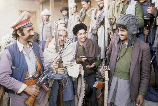 Отряд мусульманских повстанцев недалеко от Кабула, 21 февраля 1980 года. 