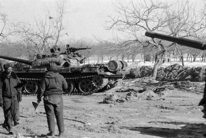 Советские танки около Кабула.