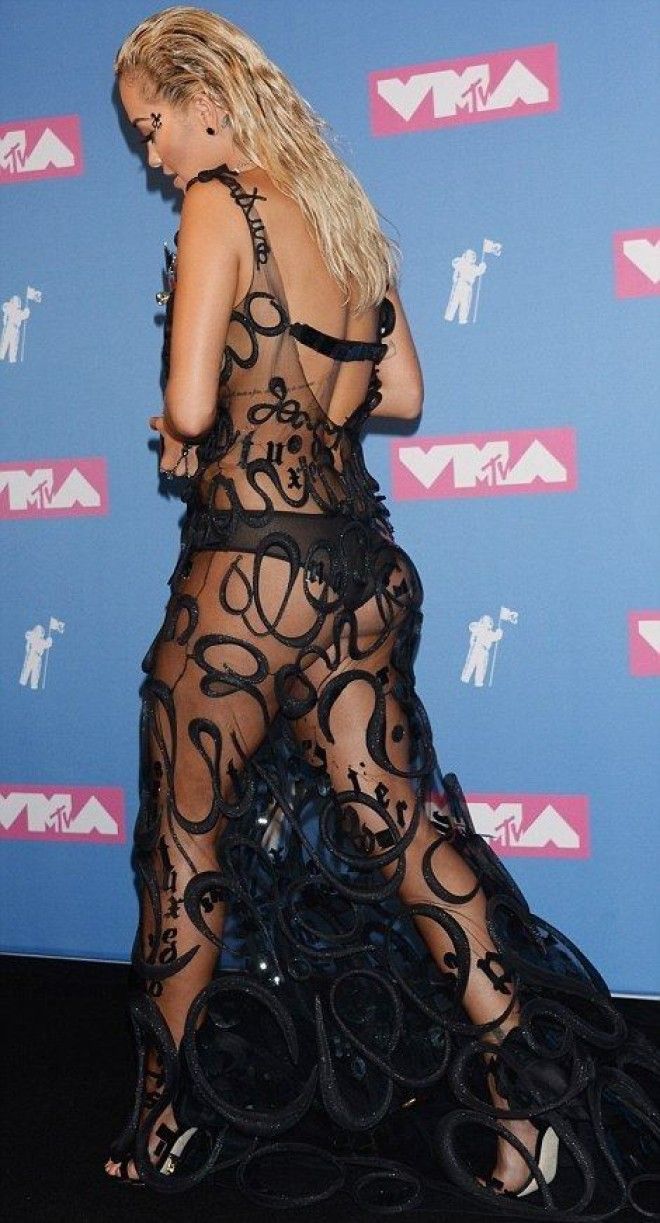 Голые платья, БДСМ-костюм, титька в стразах: парад безвкусицы на MTV Video Music Awards 2018