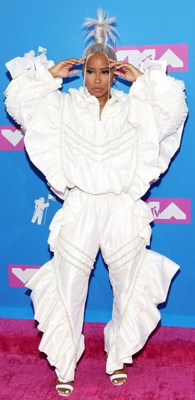 Голые платья, БДСМ-костюм, титька в стразах: парад безвкусицы на MTV Video Music Awards 2018
