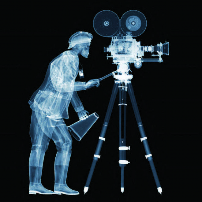 Кинорежиссёр в студии Автор Nick Veasey