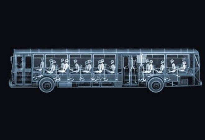 Автобус с пассажирами Автор Nick Veasey