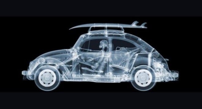 Машина с водителем Автор Nick Veasey