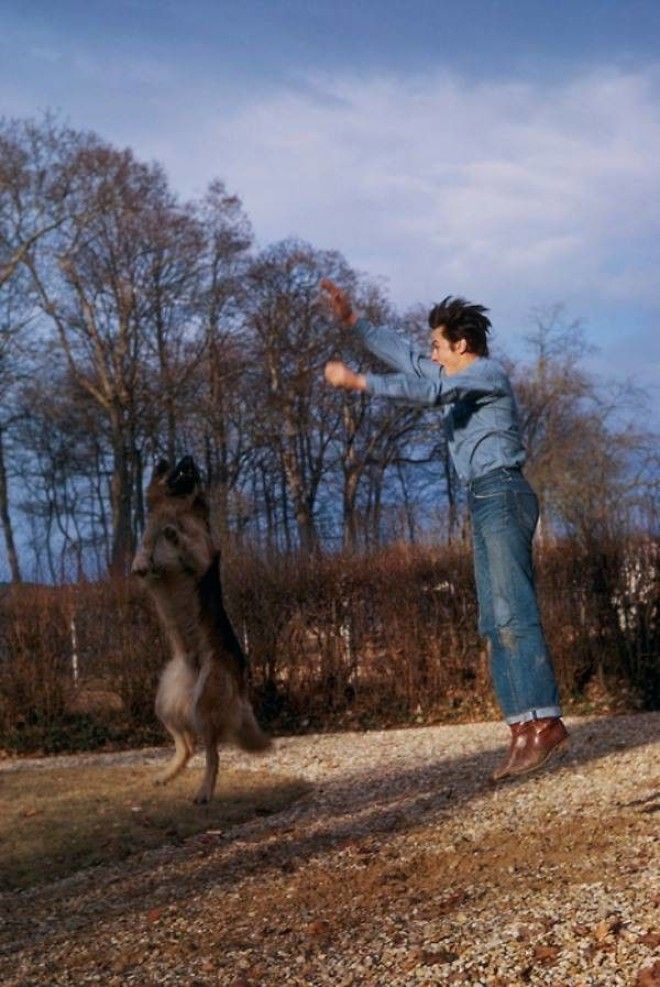 20 невероятно теплых фотографий известных людей и их друзей собак