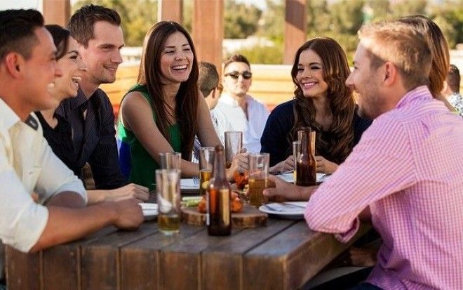 Поехать куда-нибудь с друзьями.