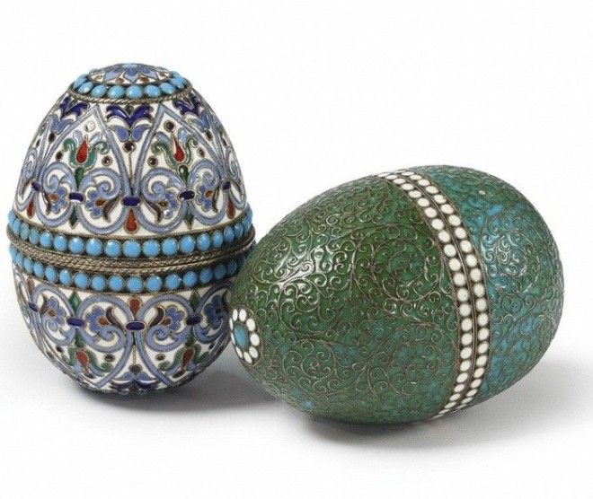 Пара пасхальных яиц 1895 г. золоченое серебро, перегородчатая эмаль