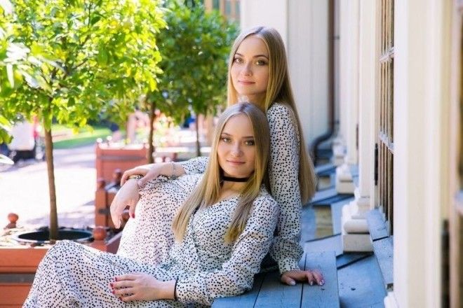 2223Девушки обладающие одной красотой на двоих