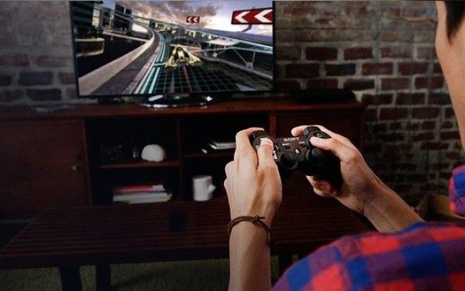 Поиграть в видеоигры.