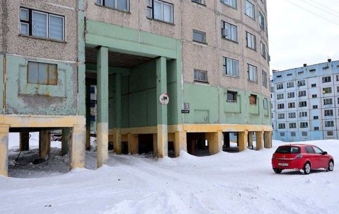 На зависть БабеЯге современные дома на сваях город дом сваи эстетика