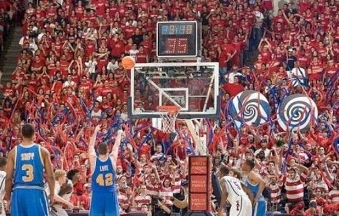 Как фанаты отвлекают баскетболистов