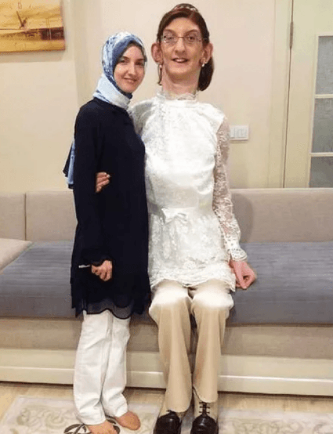 SСамой высокой девушке живется не сладко и это факт