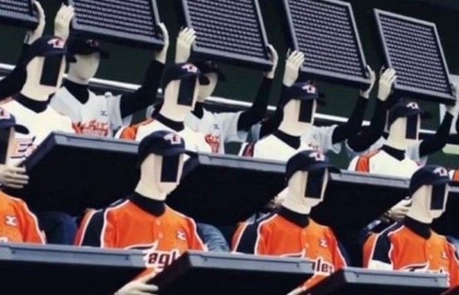 Странный функционал робота: поклонник бейсбола.