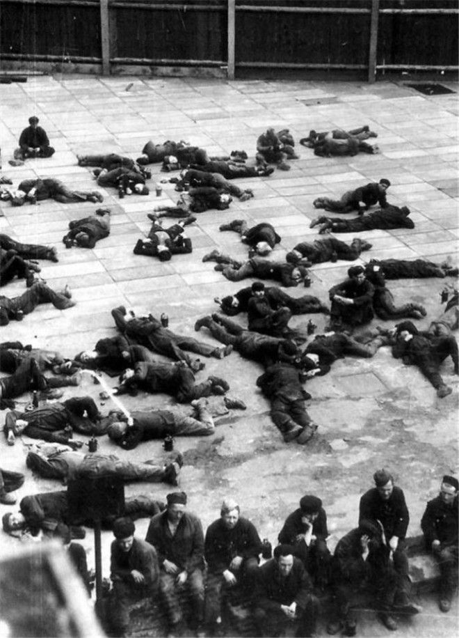 S12 исторических фотографий за которые современному обществу стыдно