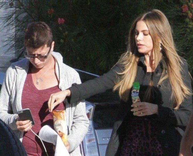 Держатель платья и носильщик чем на самом деле занимаются ассистенты звезд