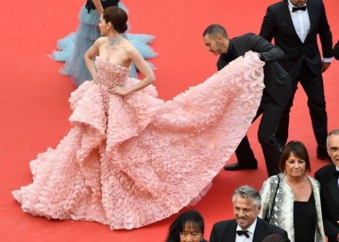 Держатель платья и носильщик чем на самом деле занимаются ассистенты звезд