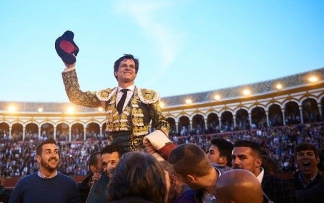 Держатель платья и носильщик чем на самом деле занимаются ассистенты звезд