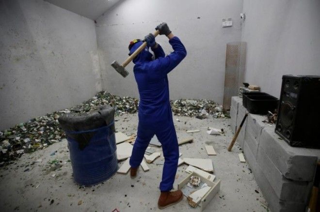 Комната гнева, где битой можно разнести что угодно
