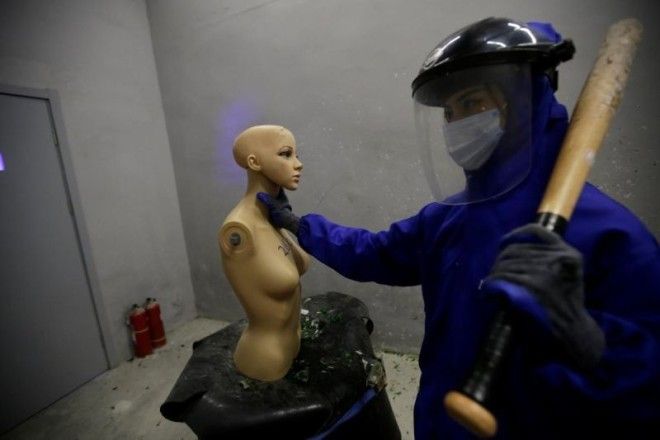 Комната гнева, где битой можно разнести что угодно
