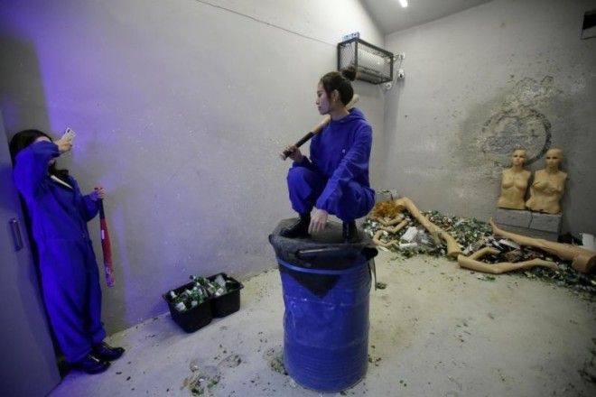 Комната гнева, где битой можно разнести что угодно