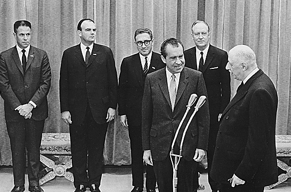Nixon_and_de_Gaulle_30-0166a_(cropped).gif