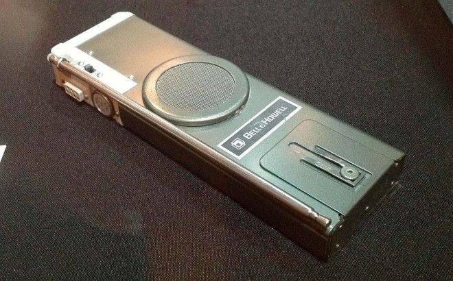 Walkie-talkie_used_in_Watergate_break-in_circa_1970s.jpg