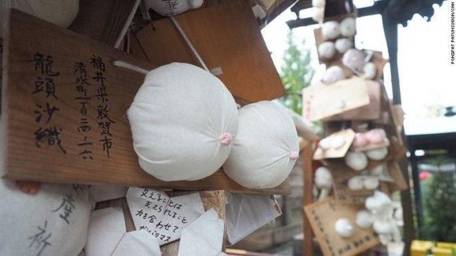 Добро пожаловать в японский храм, посвященный исключительно женской груди. 