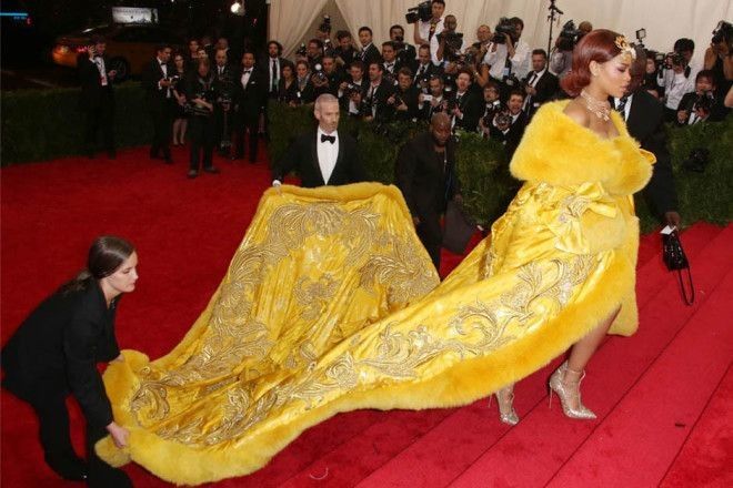 Какие обязанности берут на себя помощники звезд?