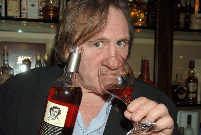 Самый большой во всех отношениях французский актер вкус к вину приобрел с детства.